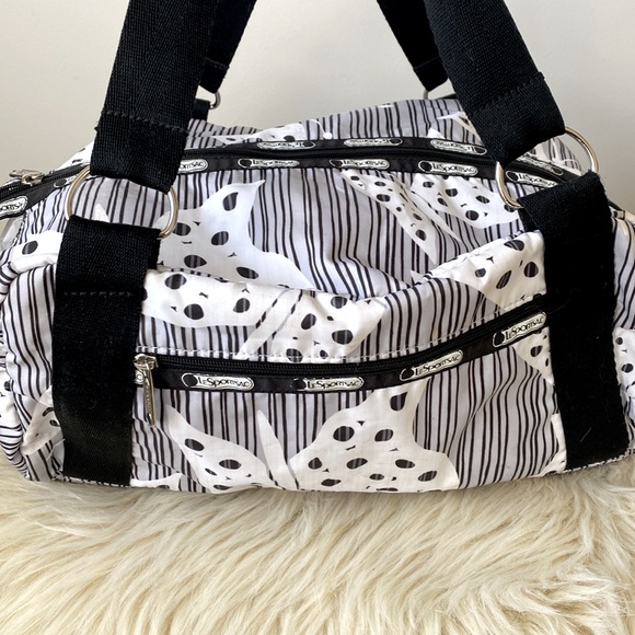LeSportsac Butterflies print medium size travel/sports Boston’s bag light weight - Picture 8 of 9